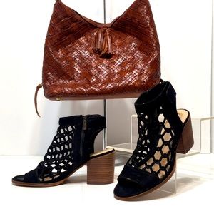 Vince Camuto Laniara black cutout suede sandals with wide block heel size 7.5